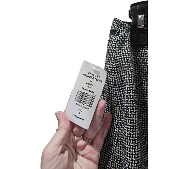 Tahari 4 skirt suit - Picture 16 of 16